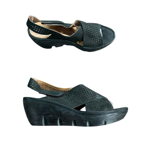 Clarks Reedly Black Criss Cross Nubuck Wedge Sandal Women's Size 7 - Picture 1 of 12